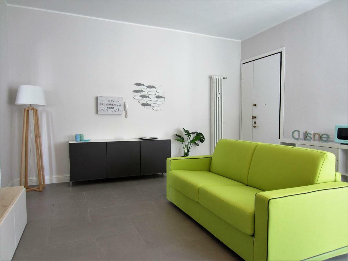 Apartment New & Modern On The Sea *